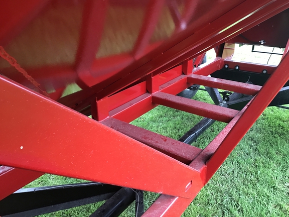 Used 2017 J&M 555 Gravity Wagons and Boxes at Koenig Equipment in Anna, OH - Photo8