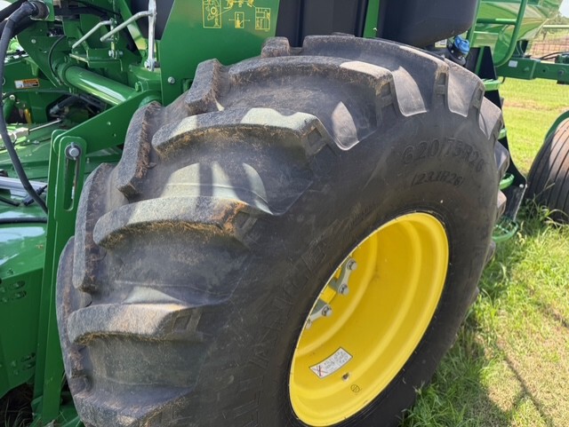 2022 John Deere W235R Image 9