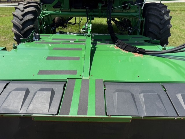 2022 John Deere W235R Image 12