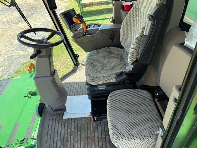2022 John Deere W235R Image 14