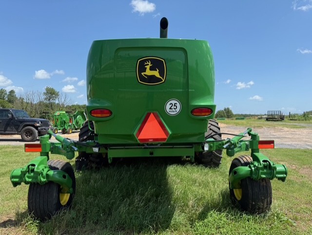 2022 John Deere W235R Image 4