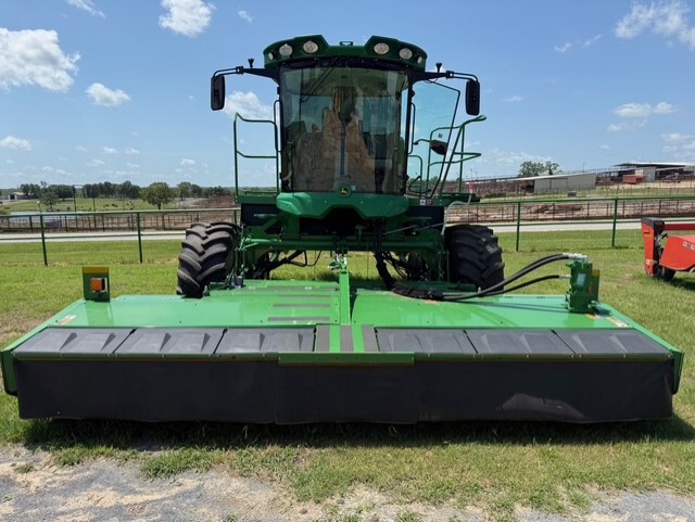 2022 John Deere W235R Image 8