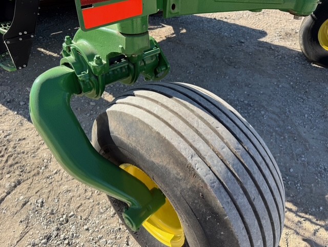 2022 John Deere W235M Image 17