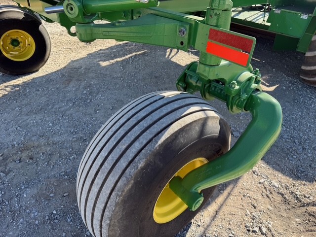 2022 John Deere W235M Image 18