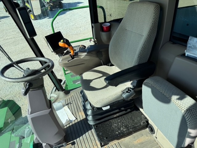 2022 John Deere W235M Image 19