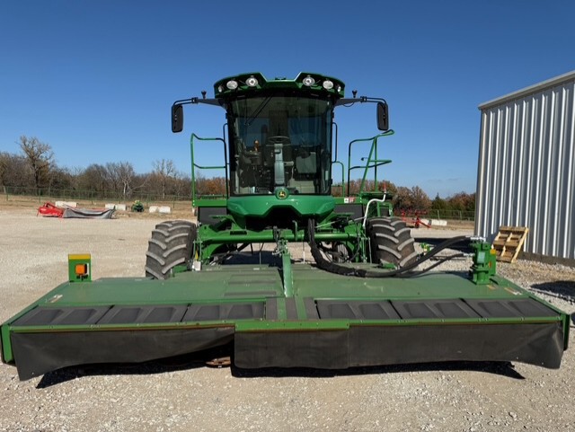2022 John Deere W235M Image 2