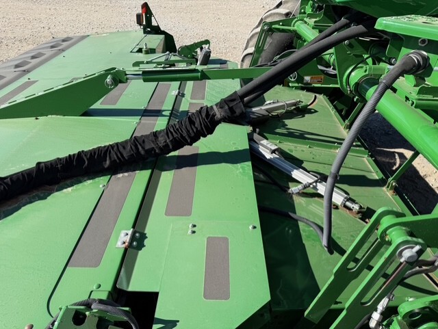 2022 John Deere W235M Image 11