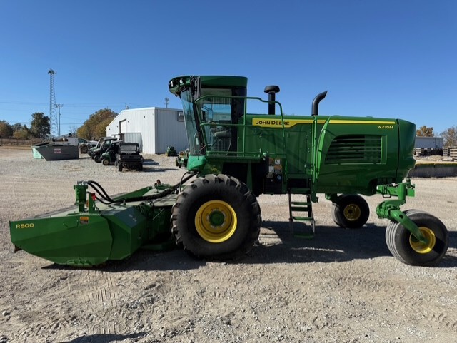 2022 John Deere W235M Image 4