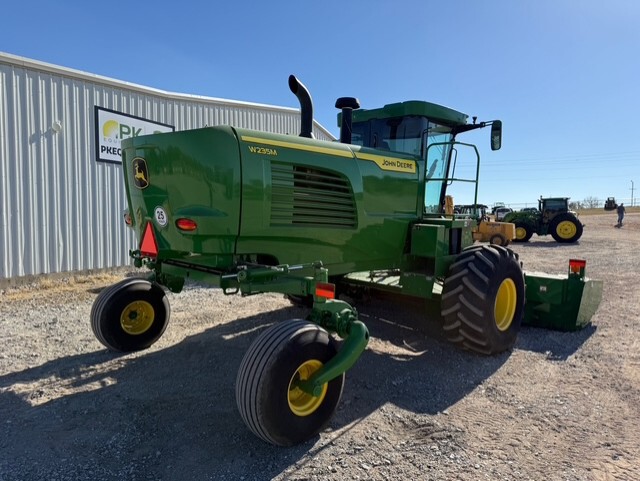 2022 John Deere W235M Image 7