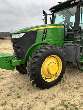 2011 John Deere 7215R-2