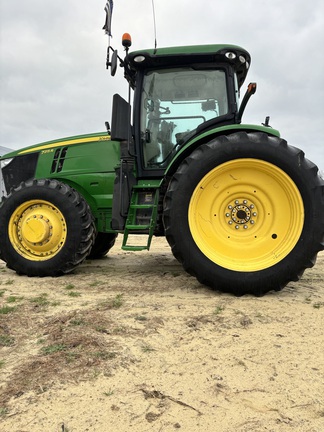 2011 John Deere 7215R-3