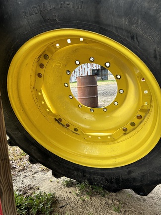 2011 John Deere 7215R-10