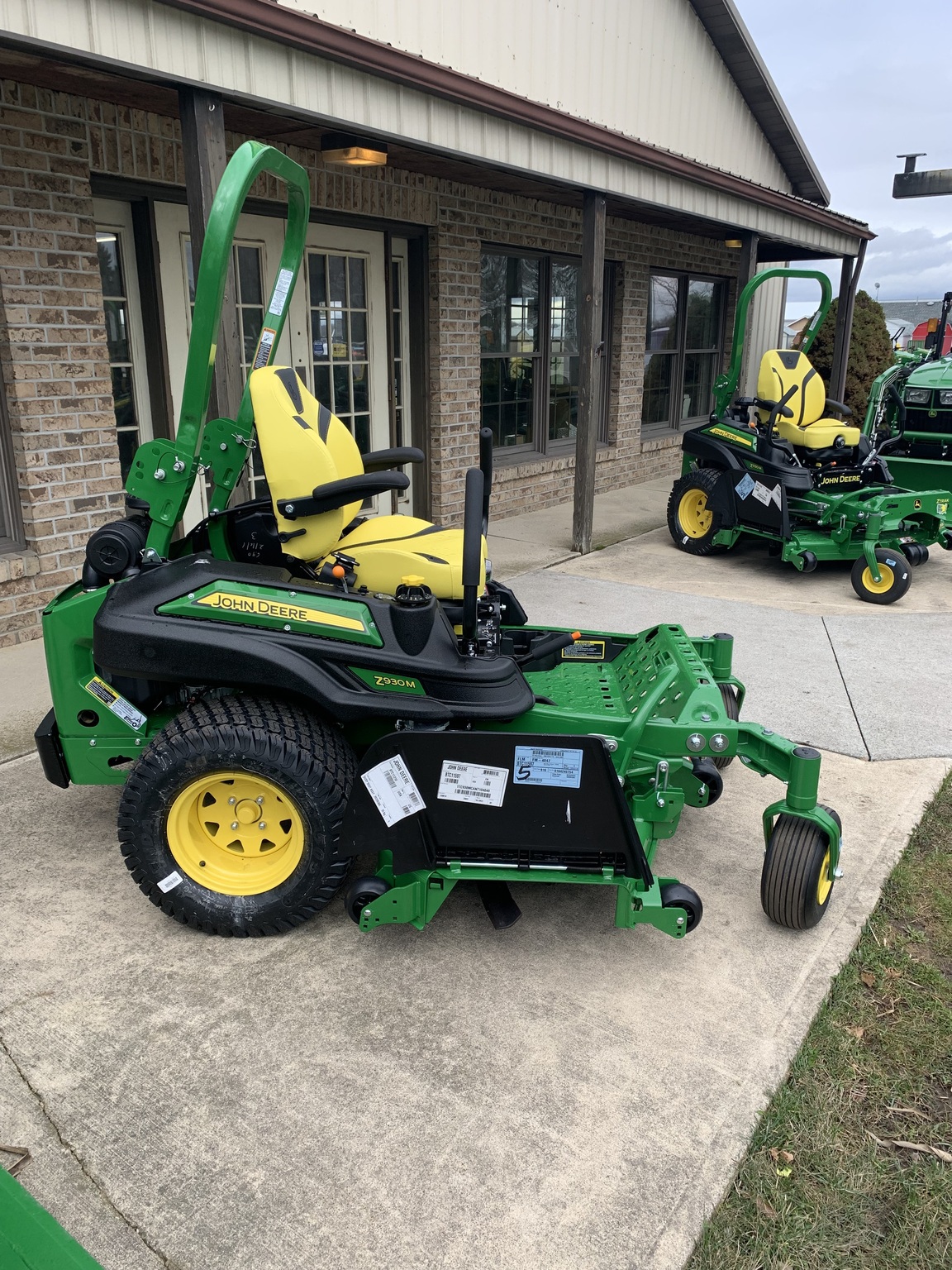 2025 John Deere Z930M Image 4