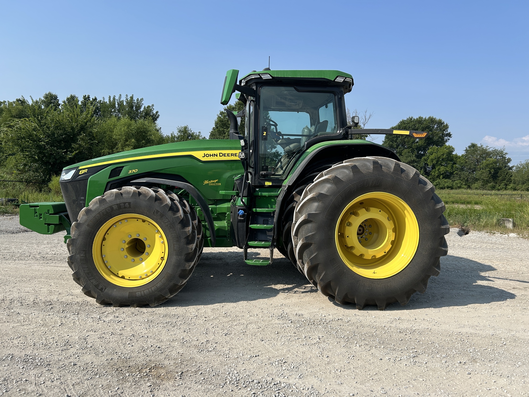  2024 John Deere 8R 370 at Heritage Tractor in Pittsburg, KS