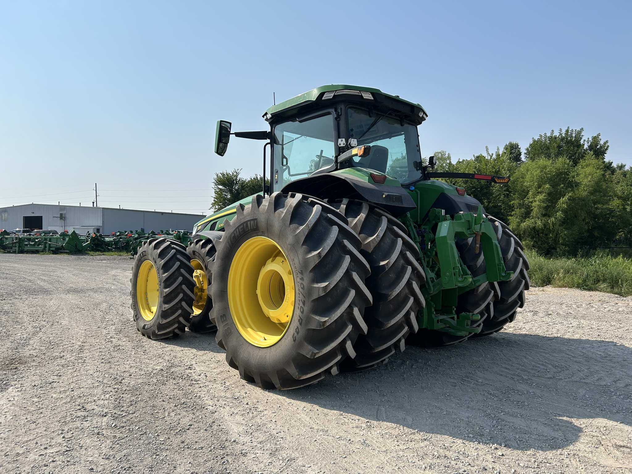  2024 John Deere 8R 370 at Heritage Tractor in Pittsburg, KS