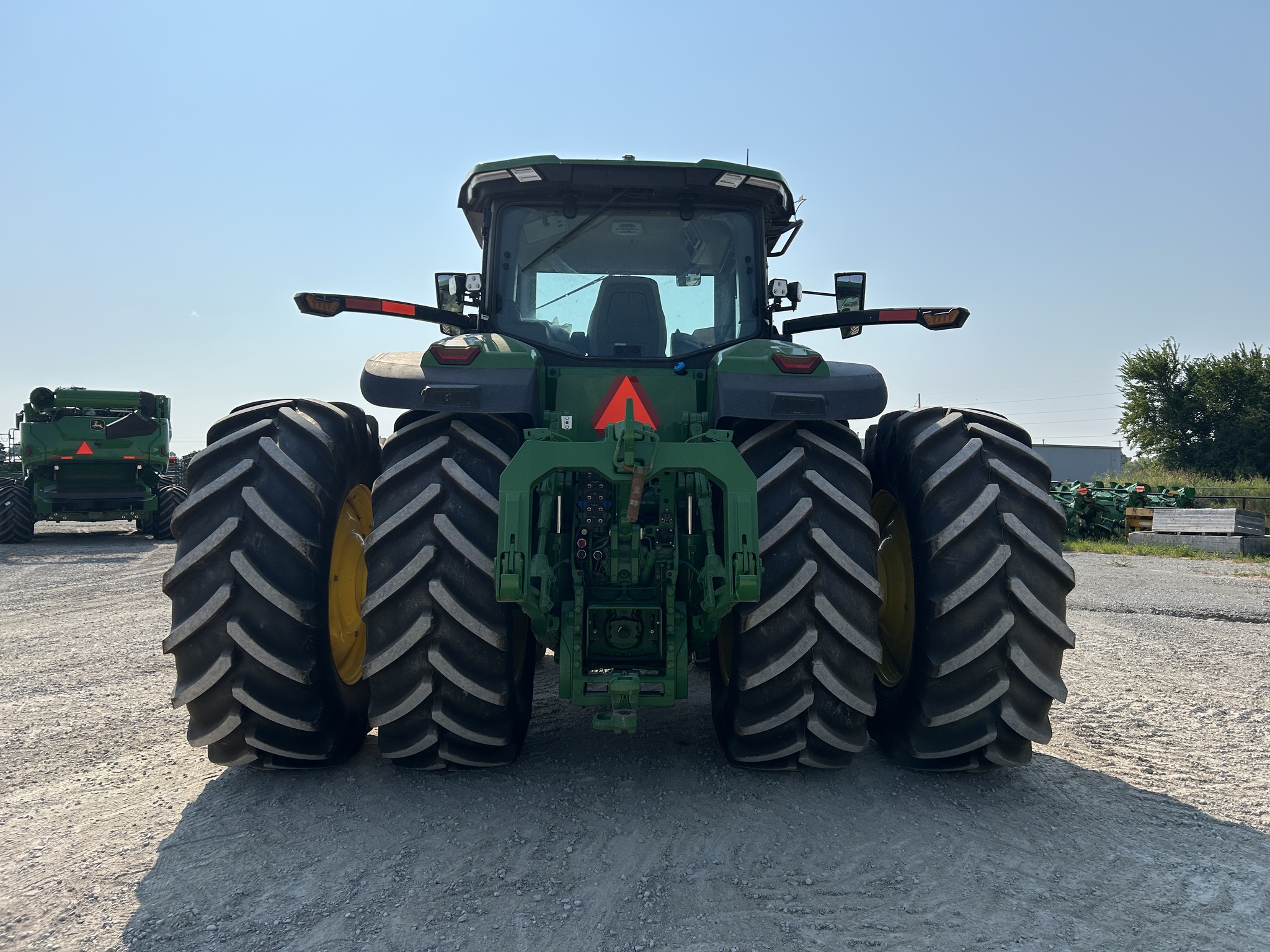  2024 John Deere 8R 370 at Heritage Tractor in Pittsburg, KS