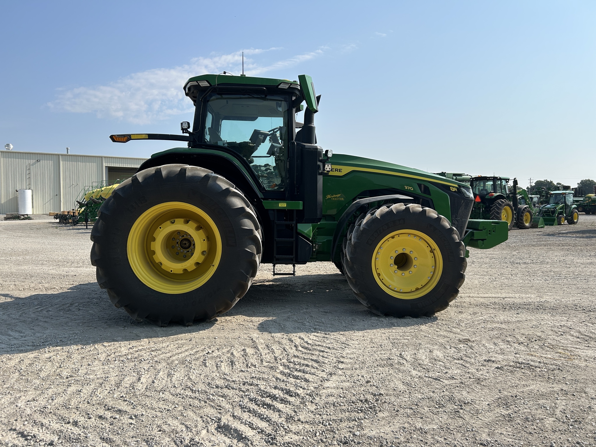  2024 John Deere 8R 370 at Heritage Tractor in Pittsburg, KS