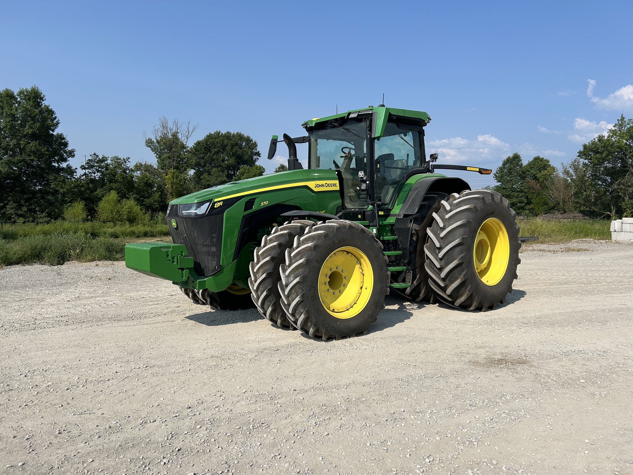  2024 John Deere 8R 370 at Heritage Tractor in Pittsburg, KS
