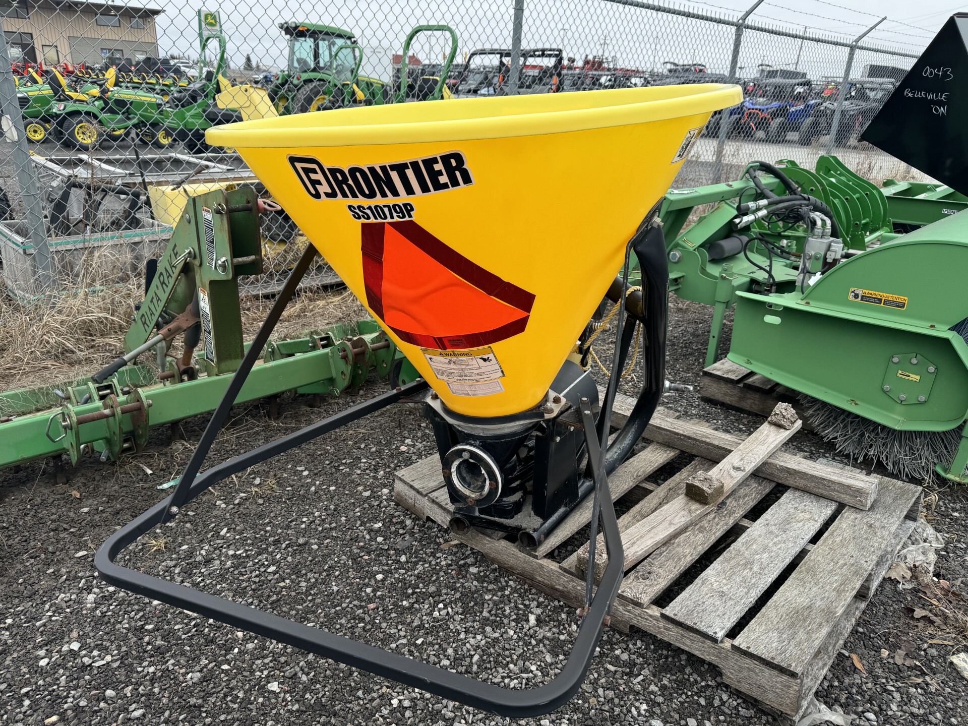 2015 John Deere SS1079P 3-PT SPREADER Image 1