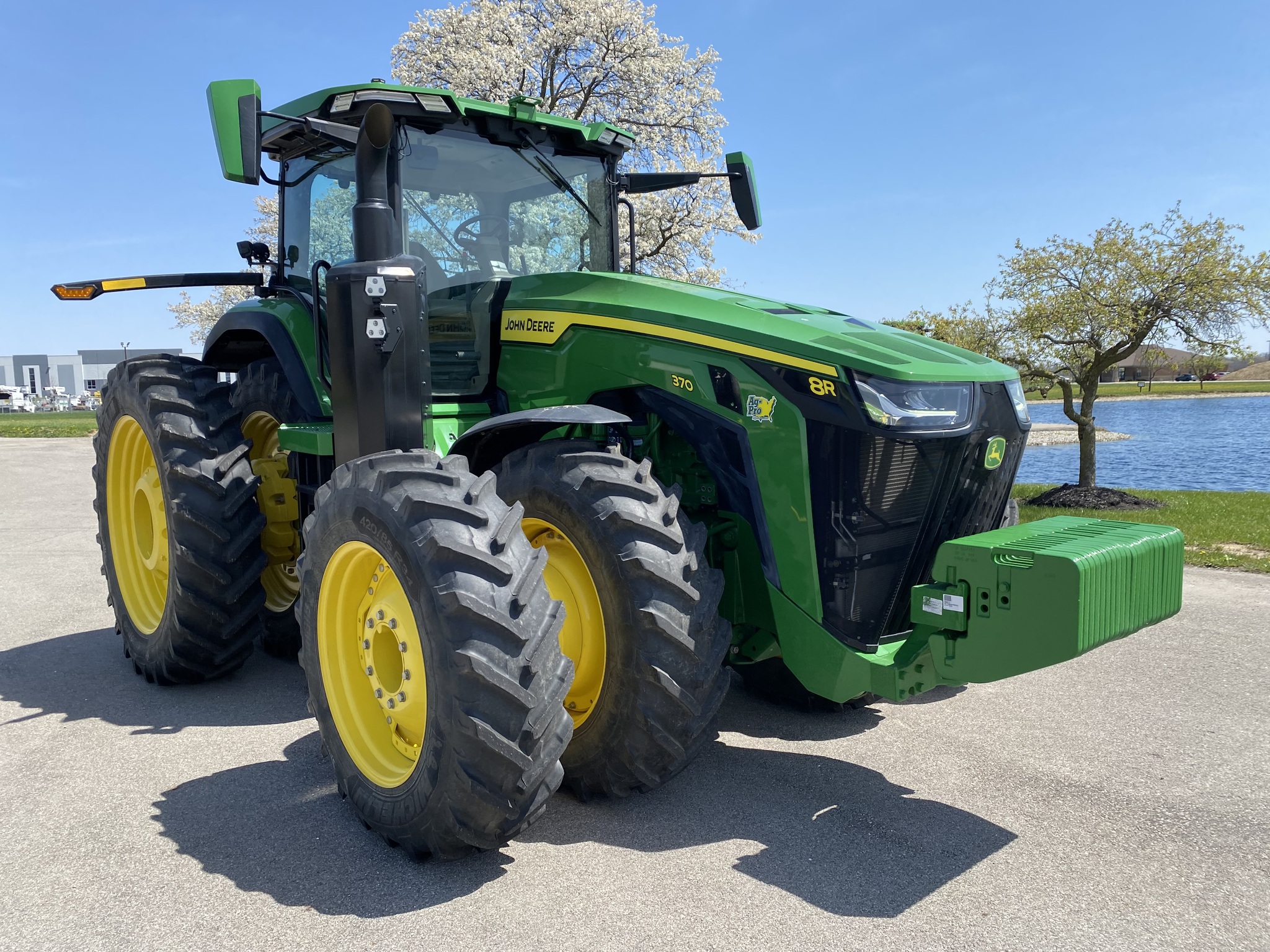 2023 John Deere 8R 370 Image 6