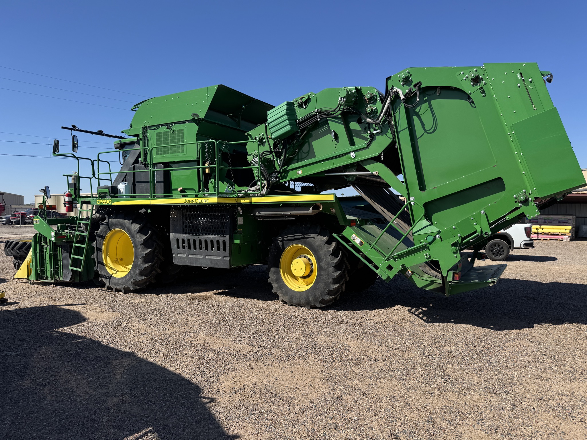 2018 John Deere CP690 Image 5