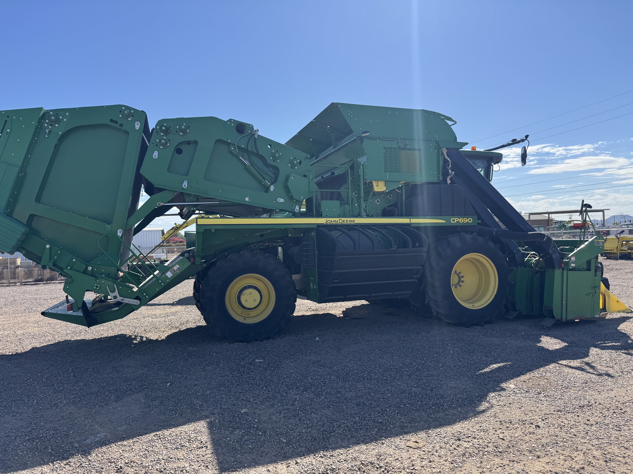 2018 John Deere CP690 Image 6