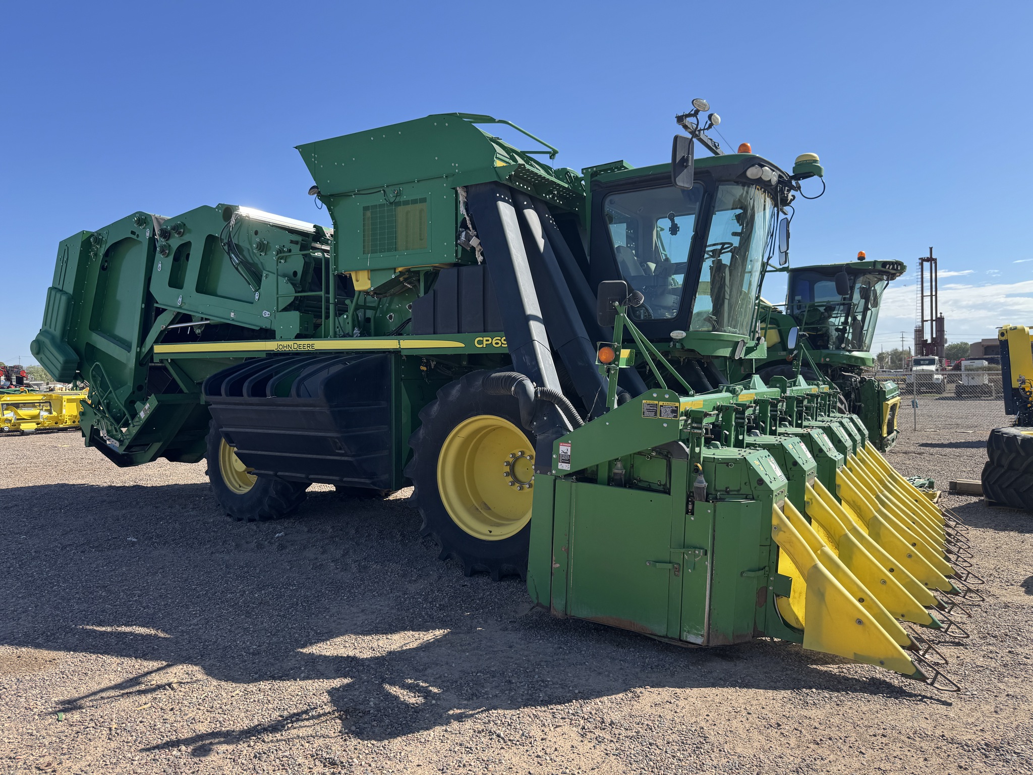 2018 John Deere CP690 Image 4