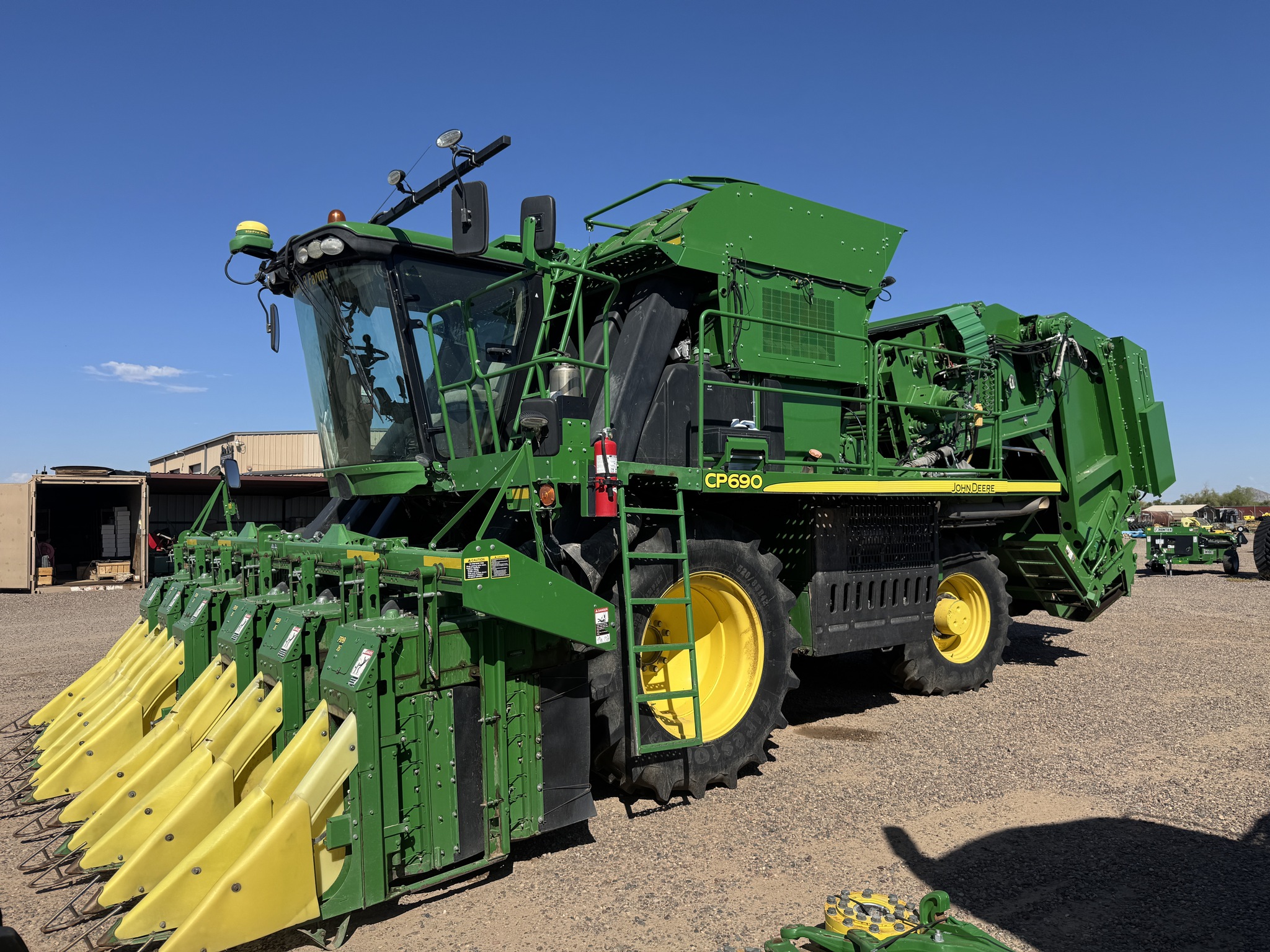 2018 John Deere CP690 Image 3
