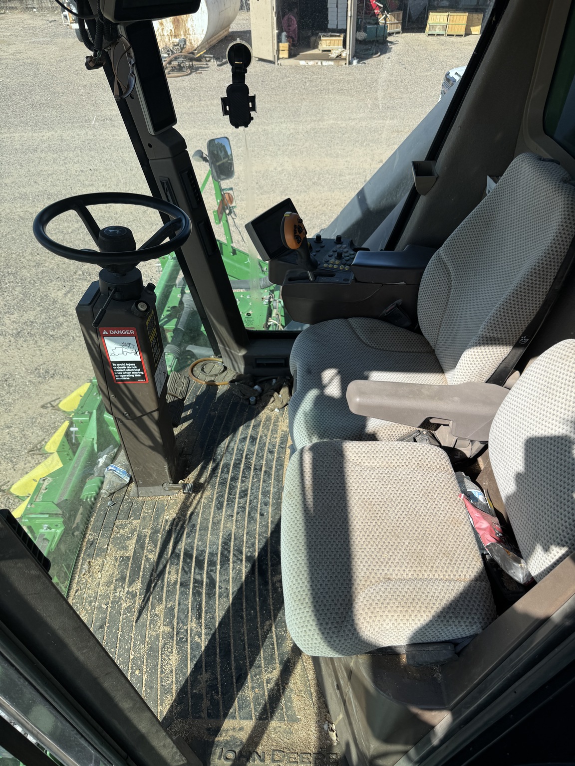 2018 John Deere CP690 Image 9