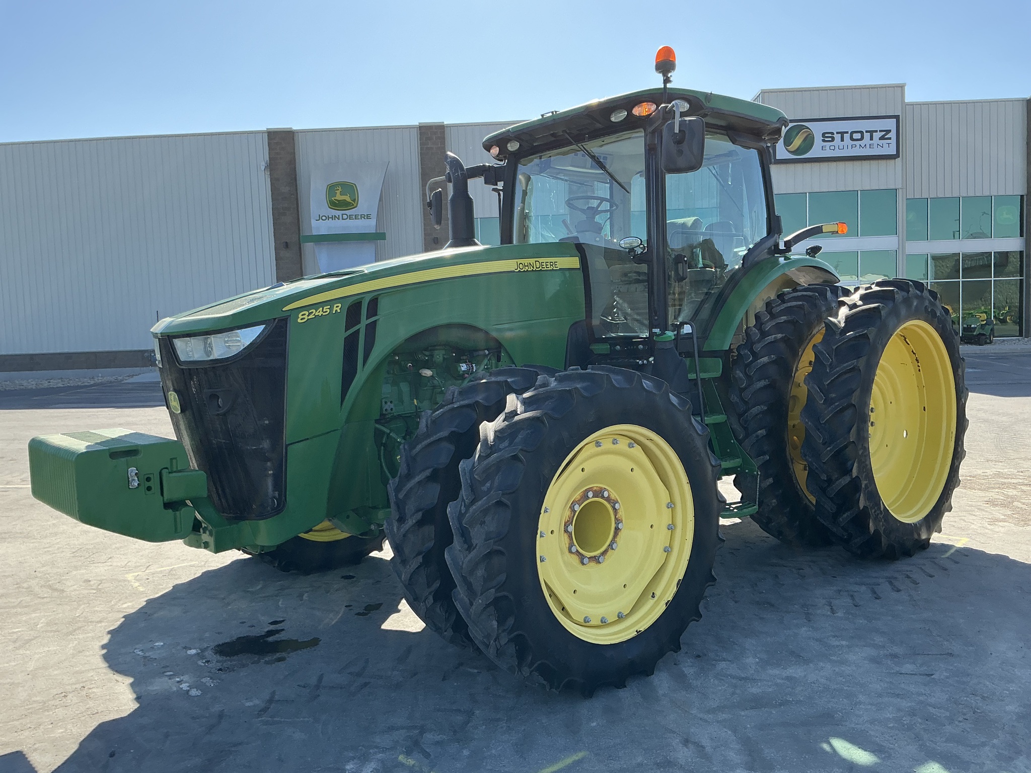 2017 John Deere 8245R Image 1