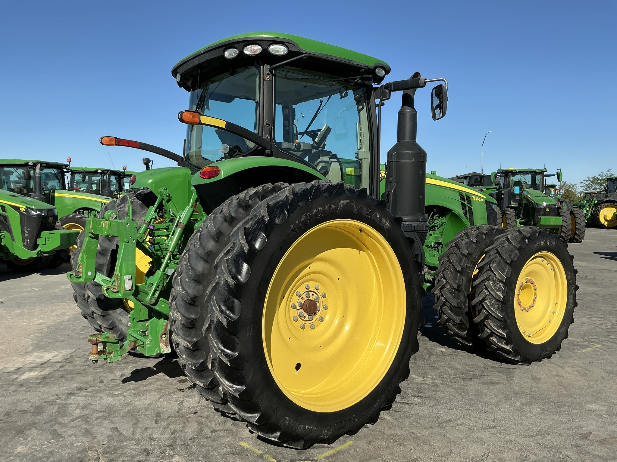 2017 John Deere 8245R Image 5