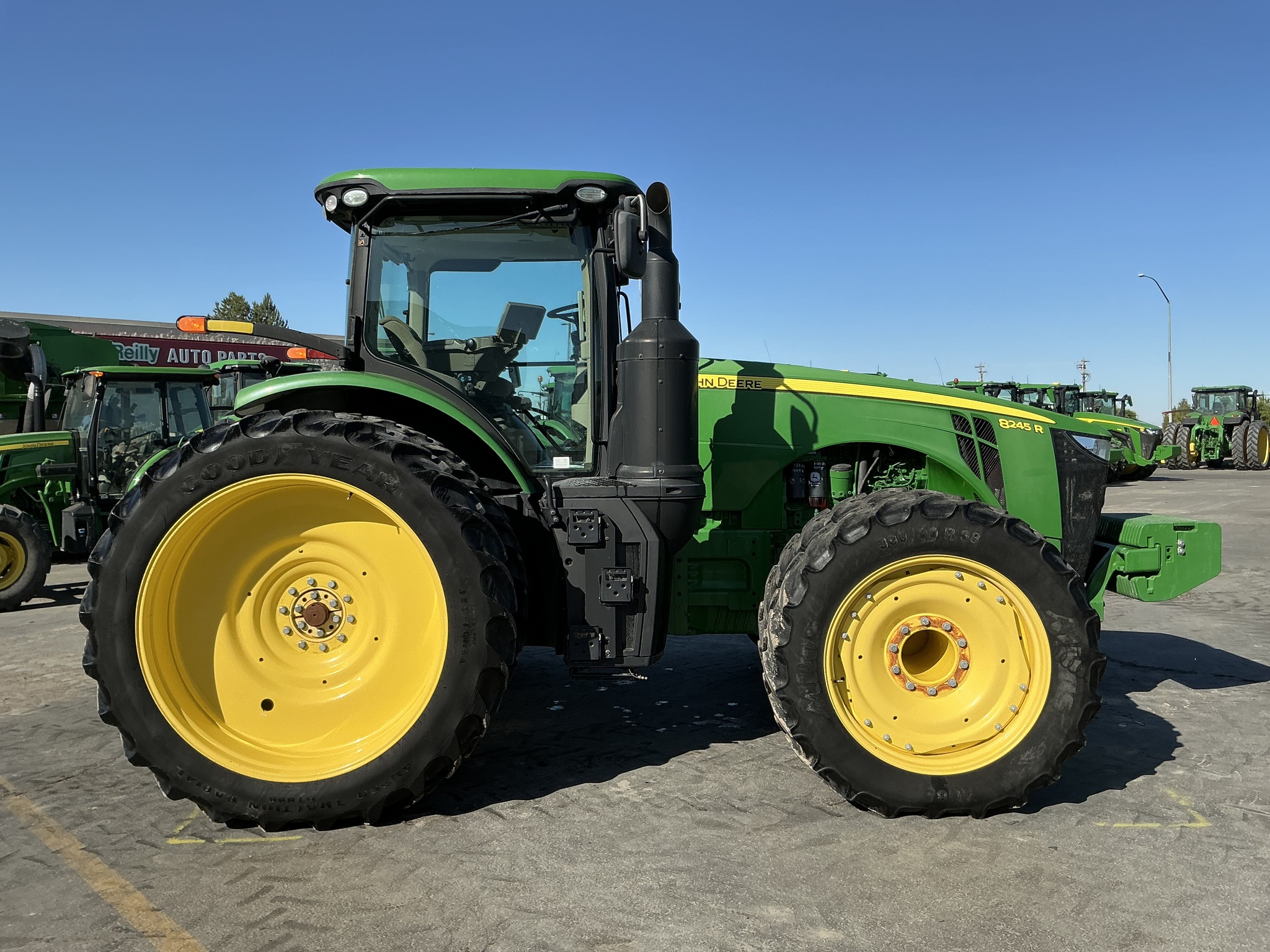 2017 John Deere 8245R Image 6
