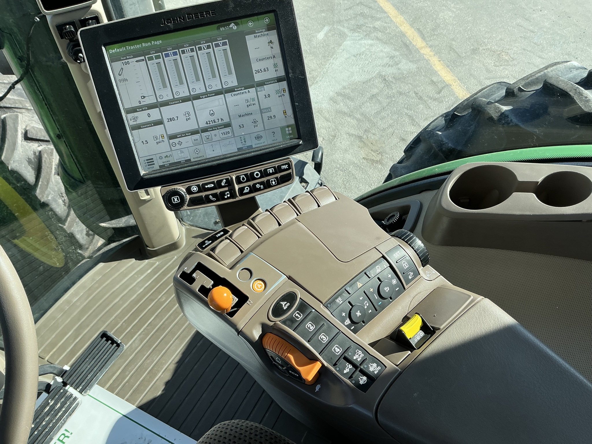 2017 John Deere 8245R Image 26