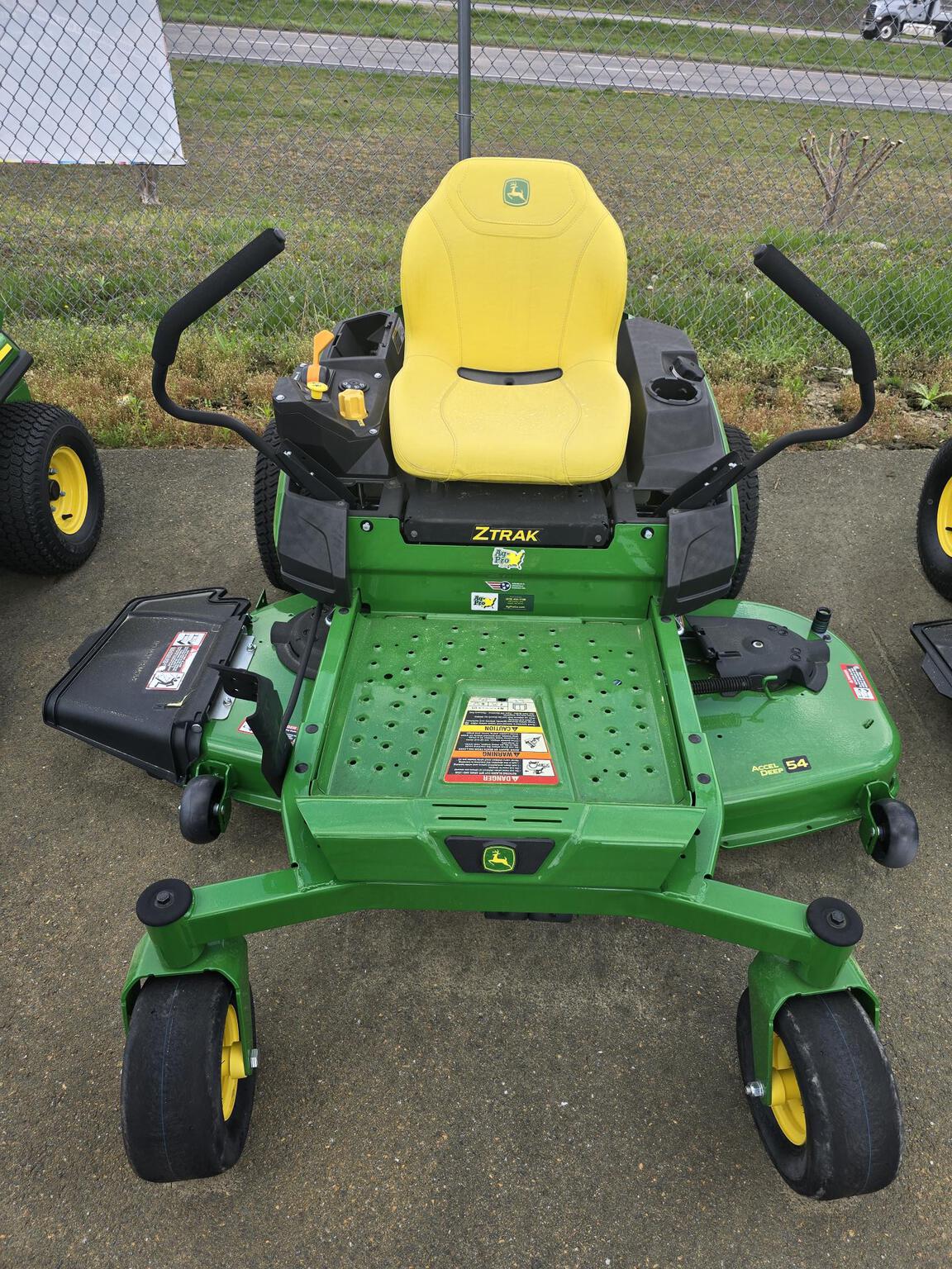 2024 John Deere Z325E Image 1
