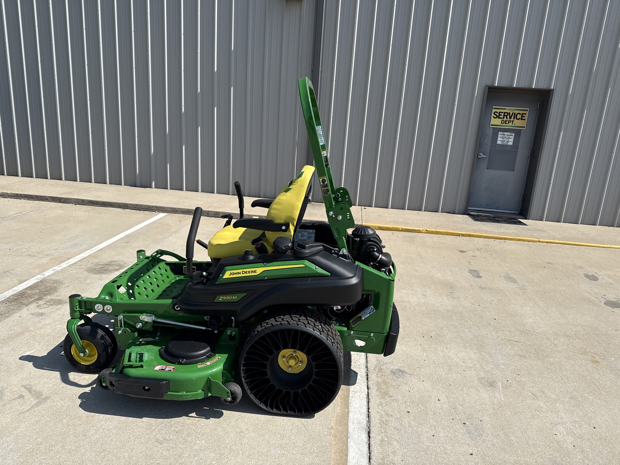 2024 John Deere Z930M Image 6