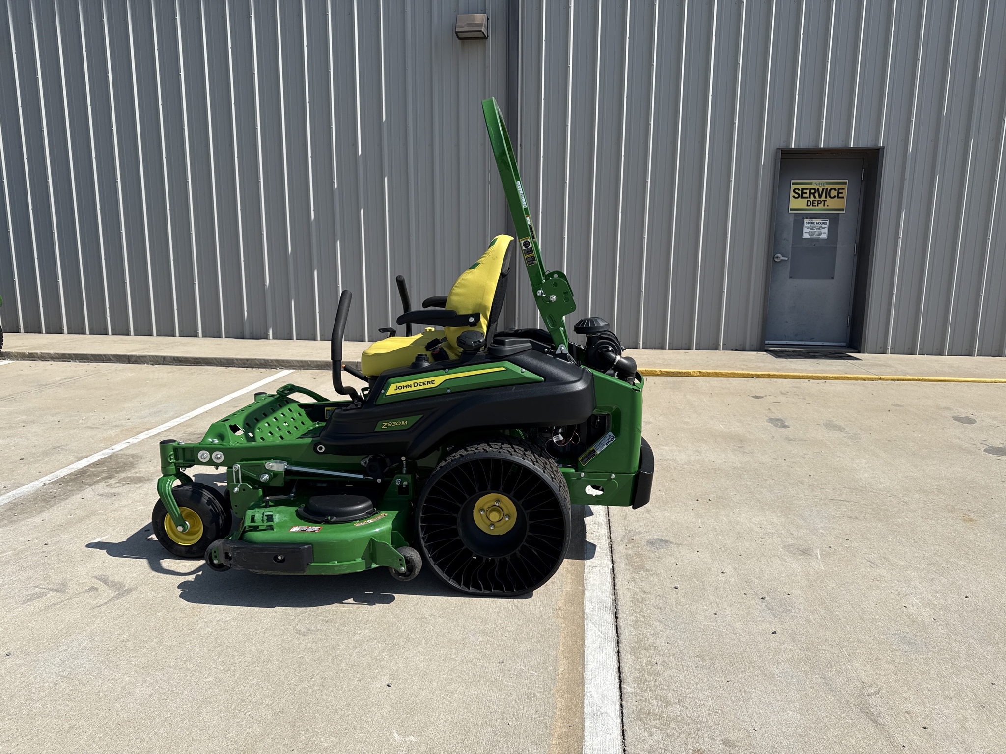 2024 John Deere Z930M Image 2
