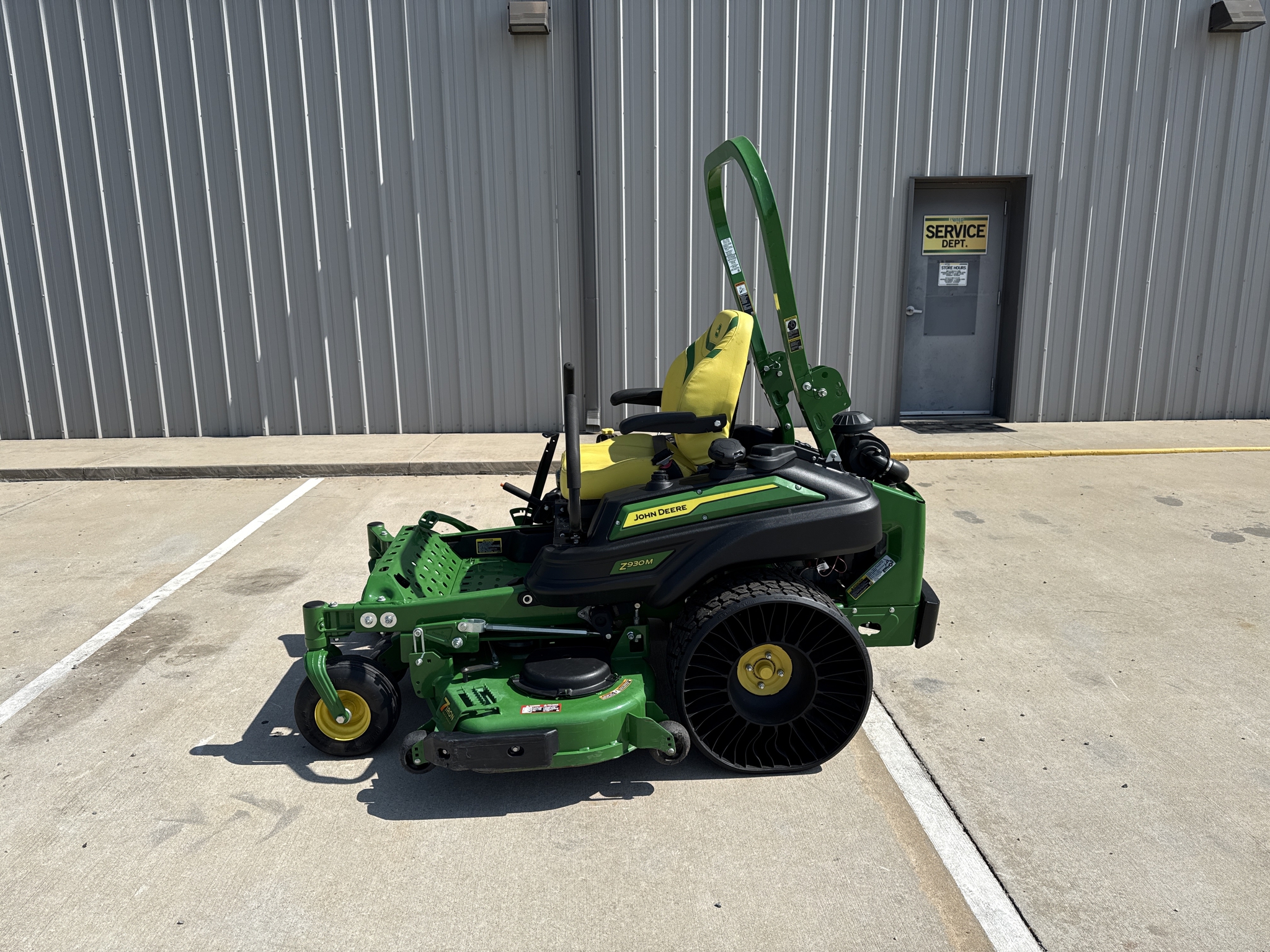 2024 John Deere Z930M Image 1