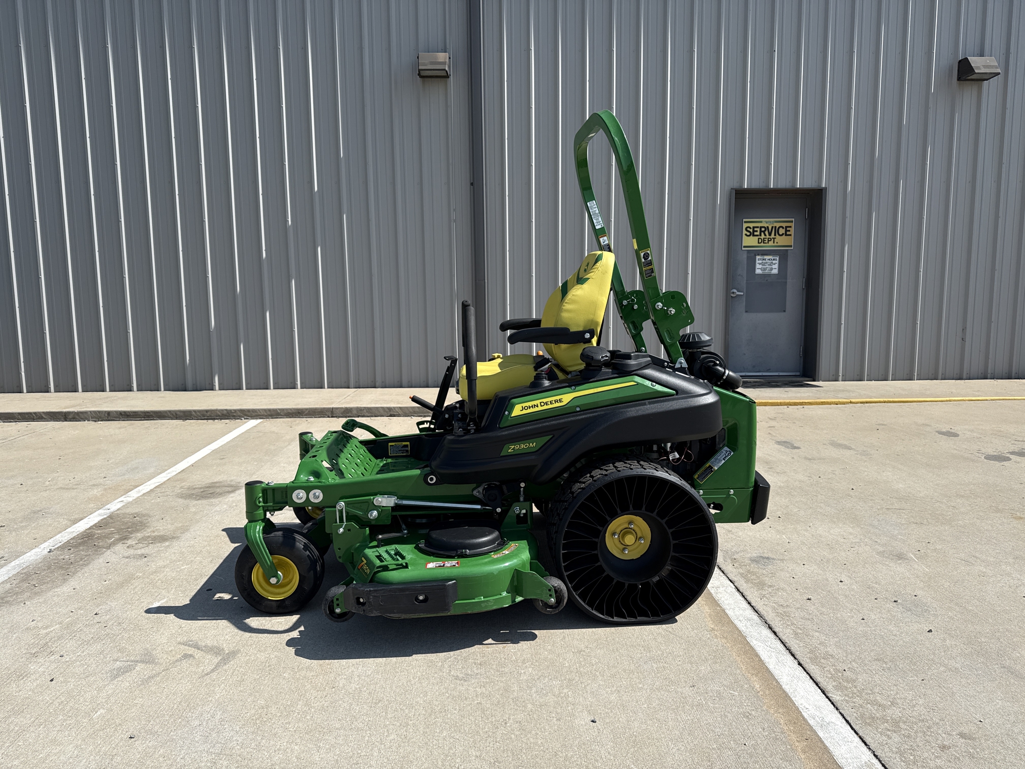 2024 John Deere Z930M Image 3