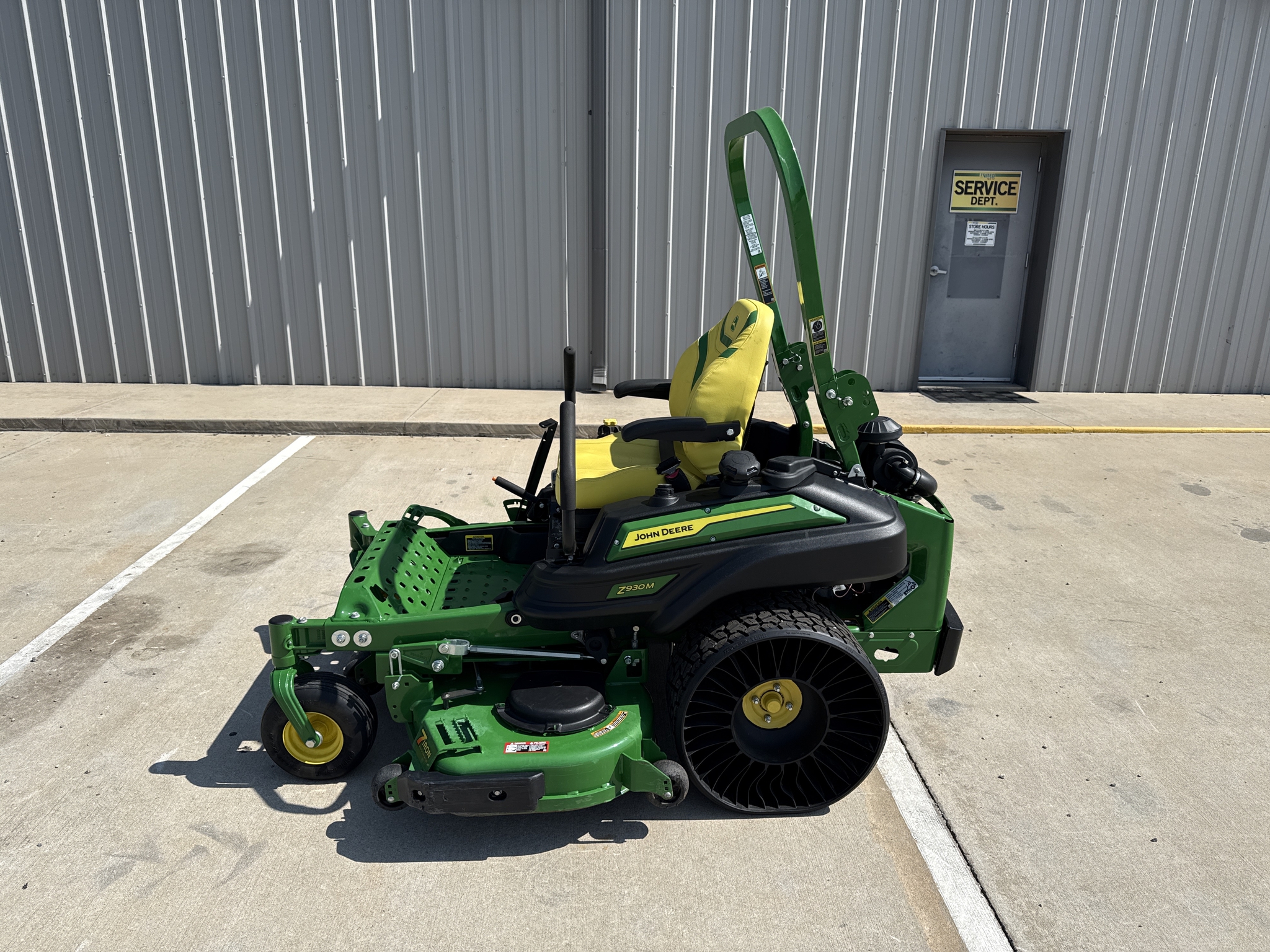 2024 John Deere Z930M Image 7