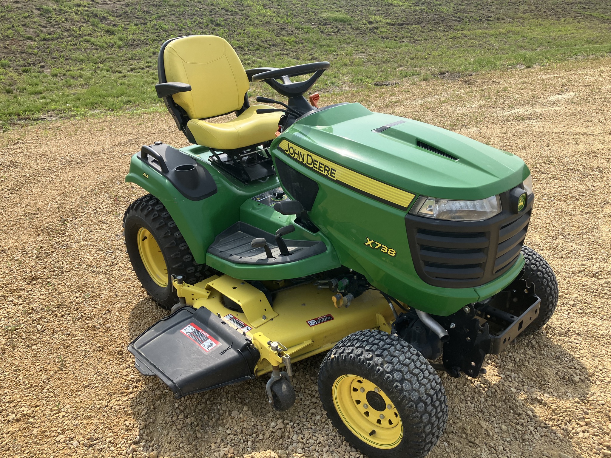 2013 John Deere X738 Image 3