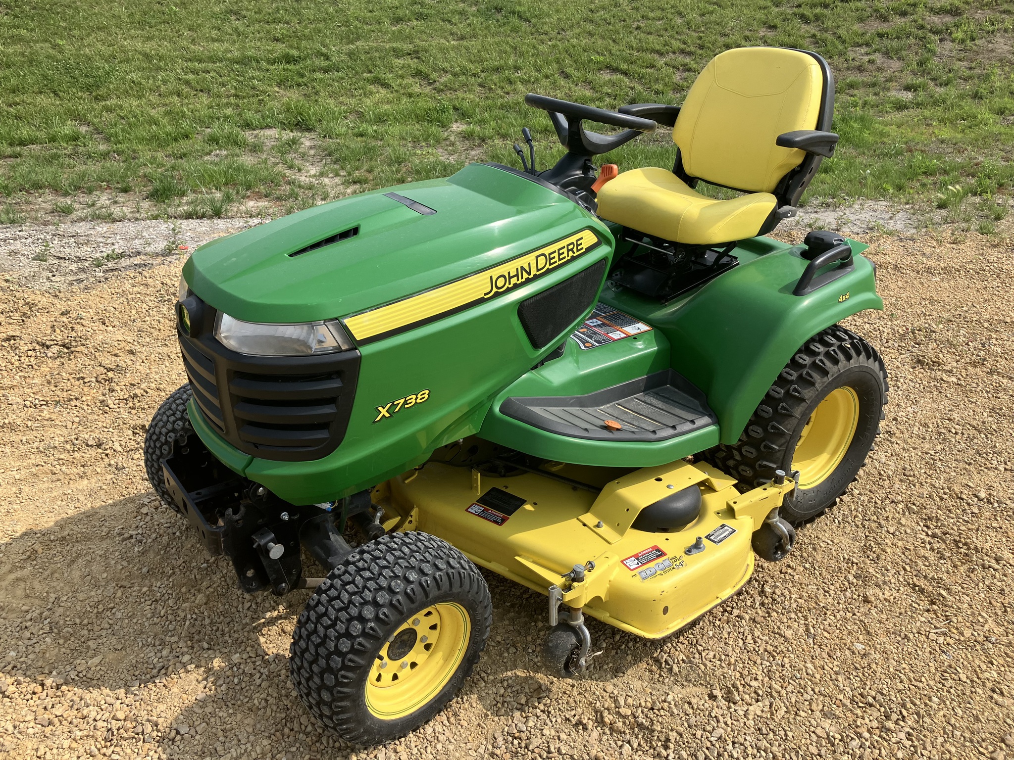 2013 John Deere X738 Image 1