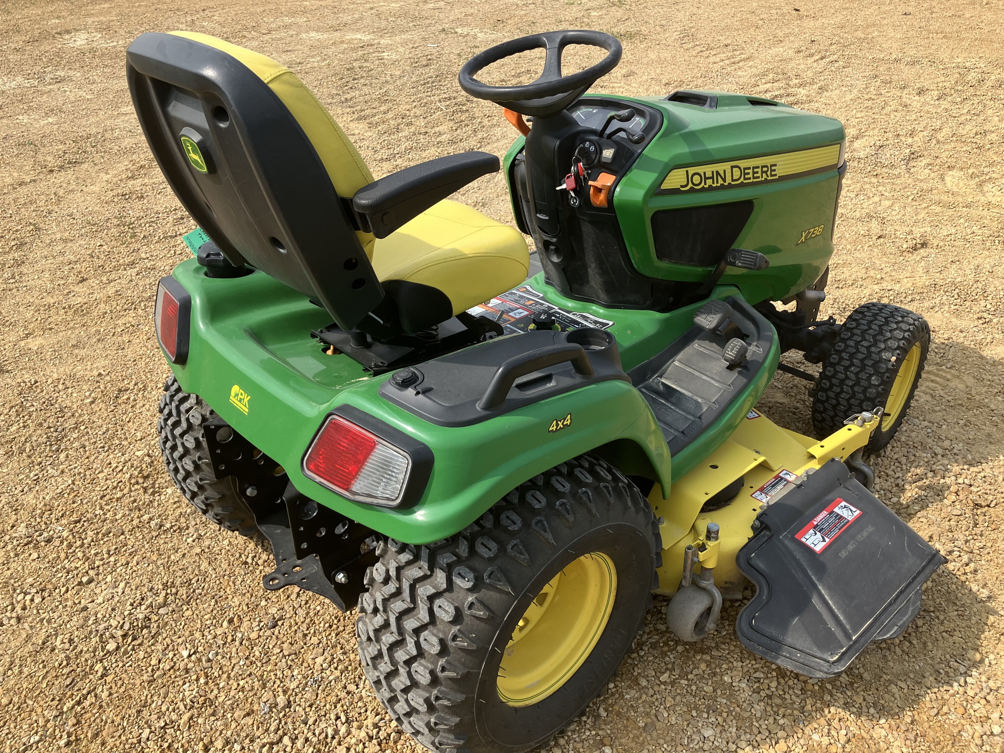 2013 John Deere X738 Image 4