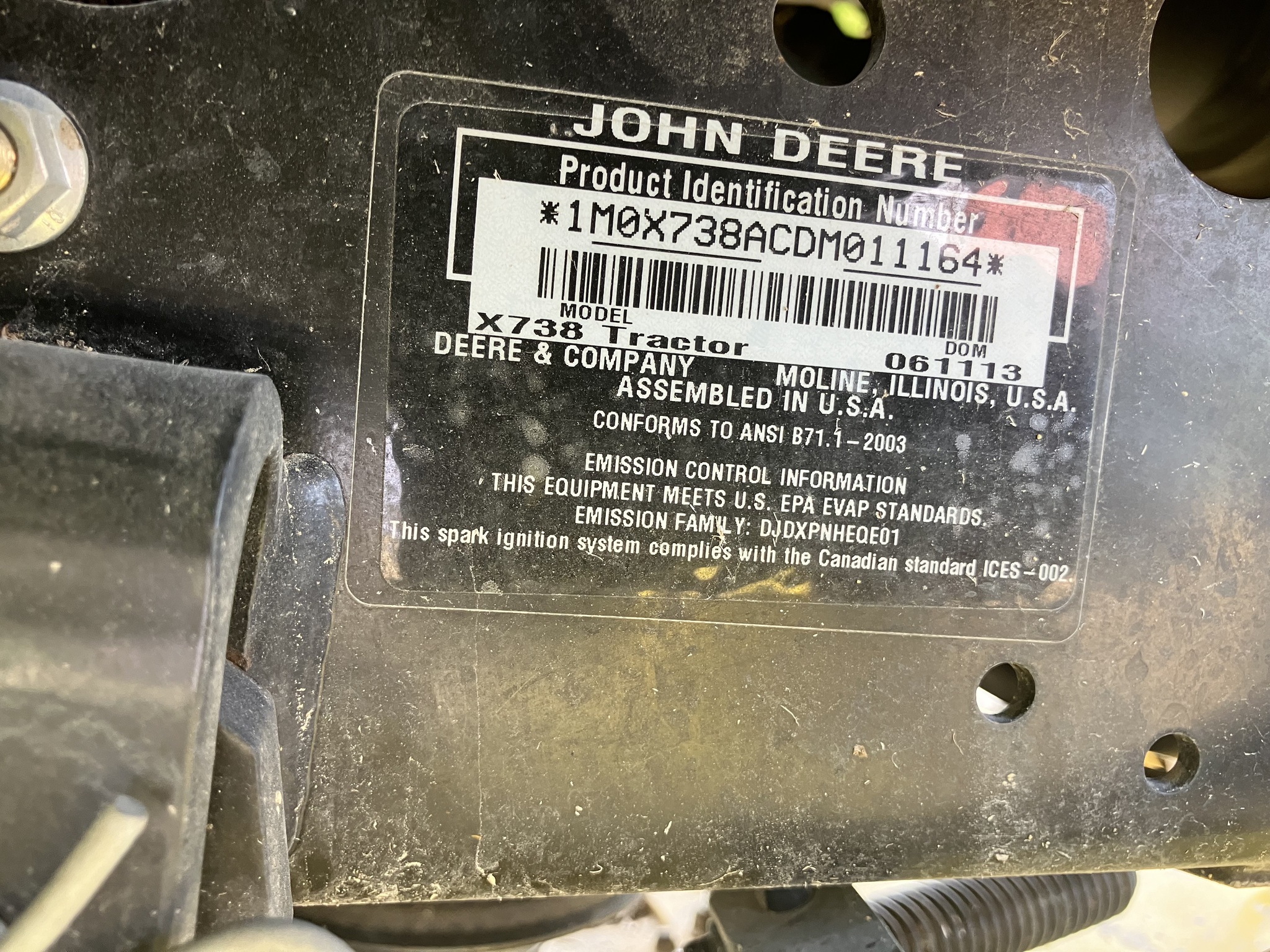 2013 John Deere X738 Image 6