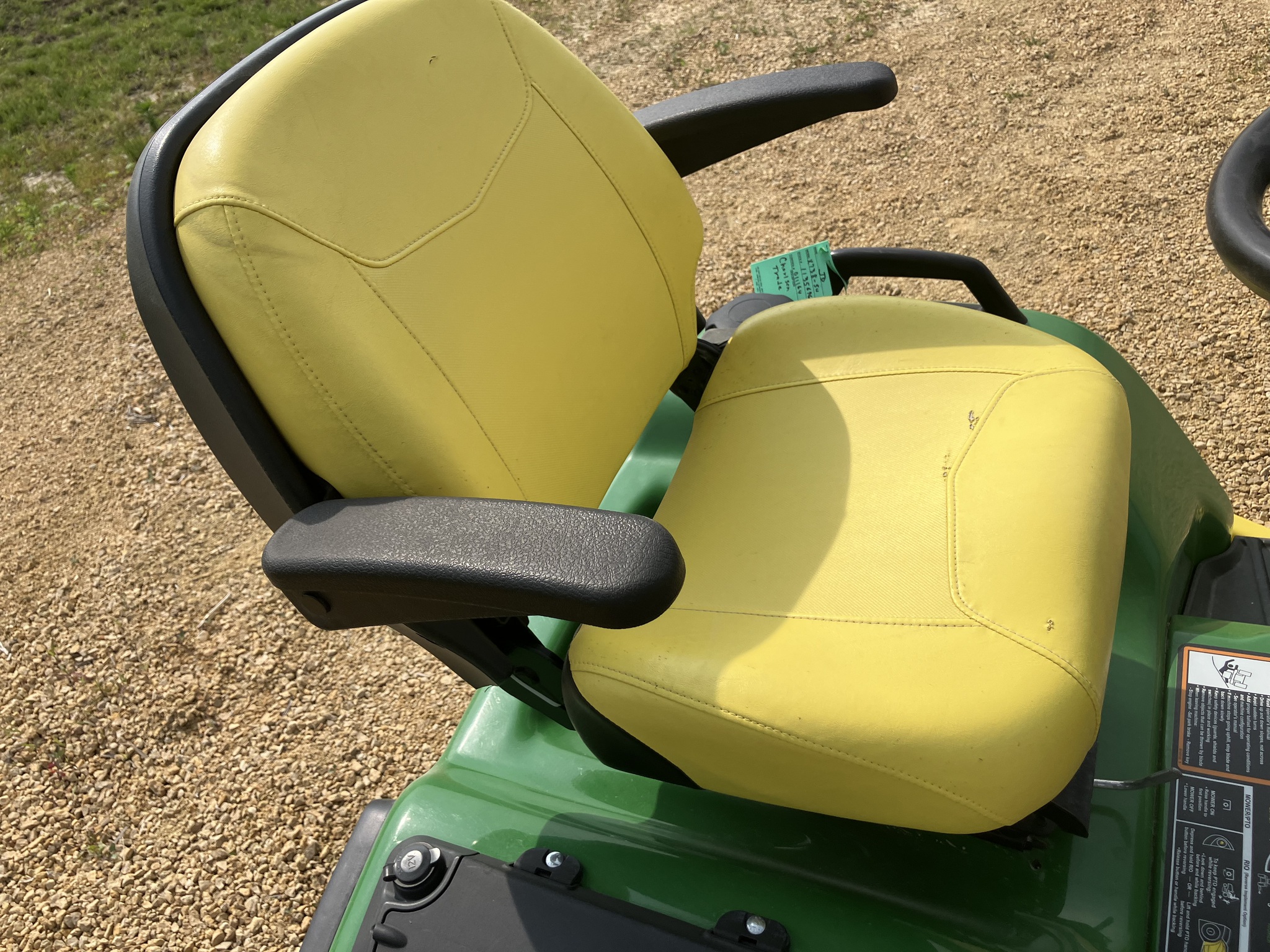 2013 John Deere X738 Image 5