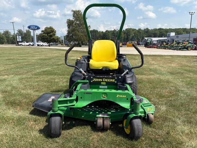 2016 John Deere Z925M Image 1