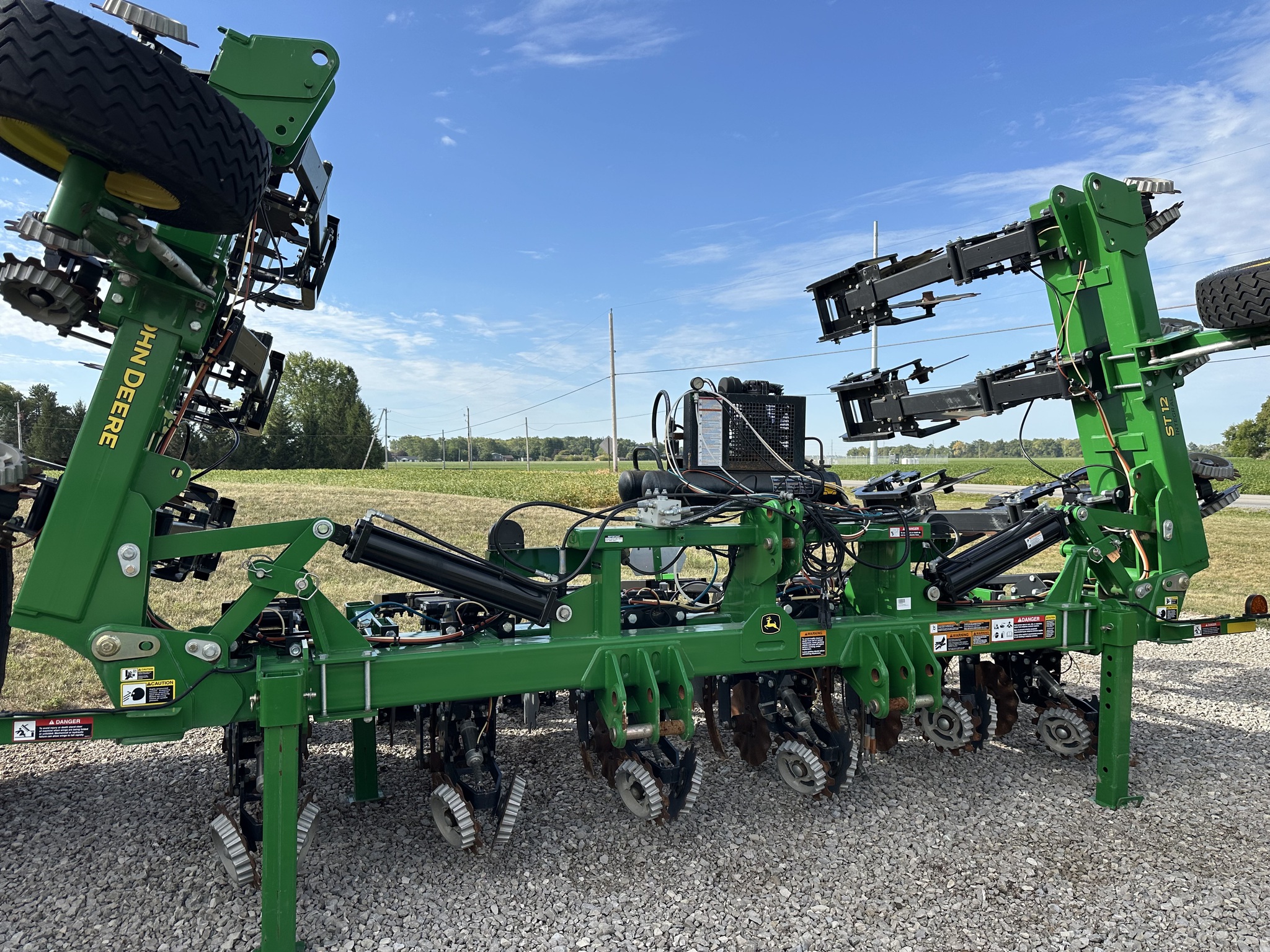 2023 John Deere ST12 Image 19
