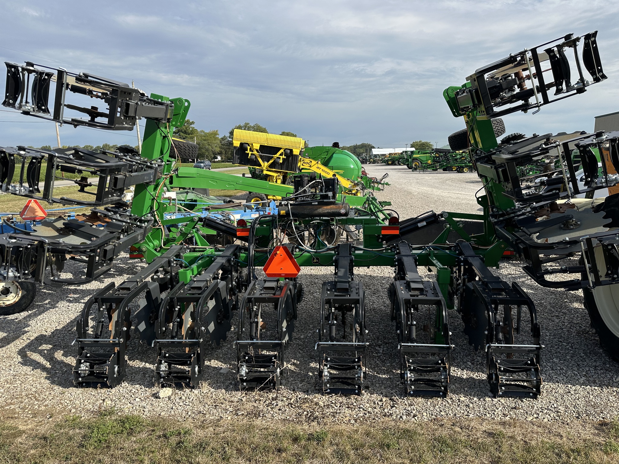2023 John Deere ST12 Image 24