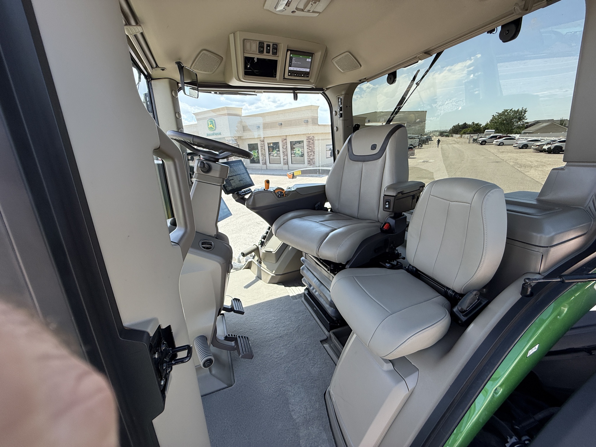 2024 John Deere 8RT 370 Image 9