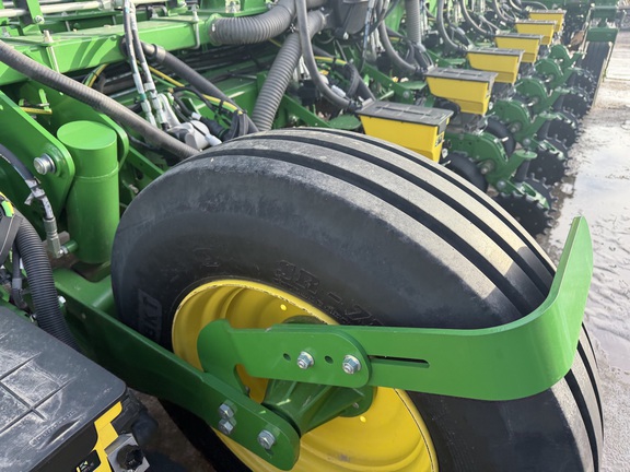 2024 John Deere 1775NT - Photo10