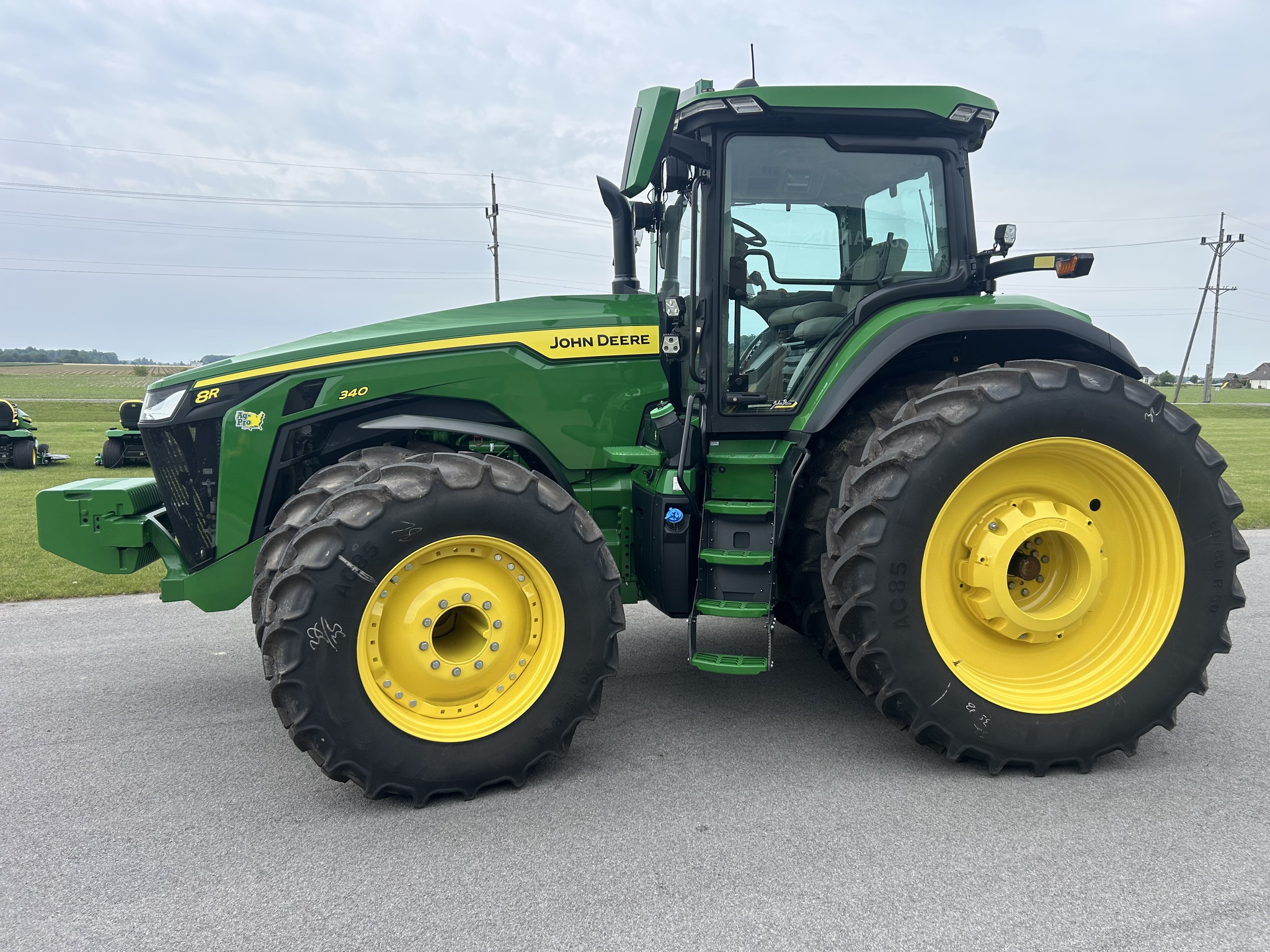 2024 John Deere 8R 340 Image 1